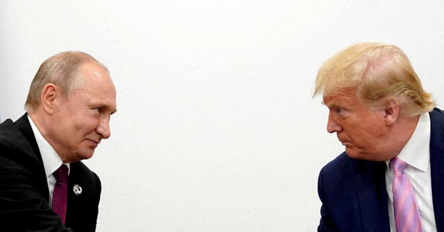 Rússia e EUA realizam reuniões em Turquia para normalizar missões diplomáticas. Reprodução: Reuters