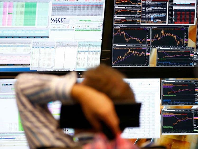 Ações asiáticas registram quedas significativas na madrugada, afetadas por incertezas globais. Reprodução: Globo