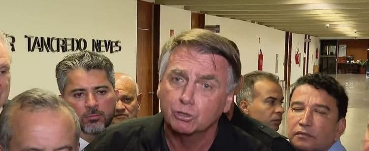Bolsonaro critica Lei da Ficha Limpa e busca mudanças