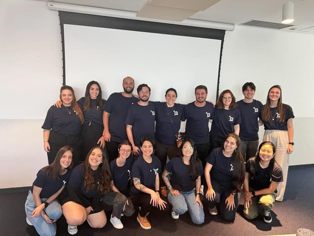 Equipe da Revelo se destaca em treinamento de modelos de linguagem. Reprodução: TechCrunch