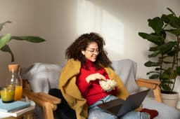 Filmes, séries e livros ajudam na preparação para o Enem, ampliando o repertório dos estudantes. Reprodução: Retorno do item 11
