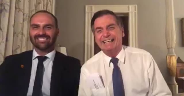 Polícia Federal indica Jair e Eduardo Bolsonaro por tentativa de obstrução de justiça e movimentação financeira ilícita.; Reprodução: Veja