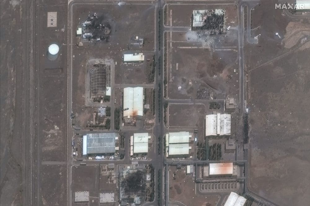 Imagem mostra danos significativos no complexo nuclear de Natanz, após ataques aéreos de Israel. Reprodução: Business Insider