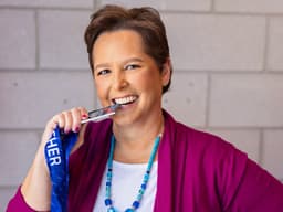 Dietista e sobrevivente de câncer compartilha 3 dicas alimentares que ajudaram a completar 27 triatlos. Reprodução: Businessinsider