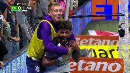 Yuri Alberto e Gustavo Henrique comemoram gols do Corinthians na vitória sobre o Palmeiras. Reprodução: Globo.