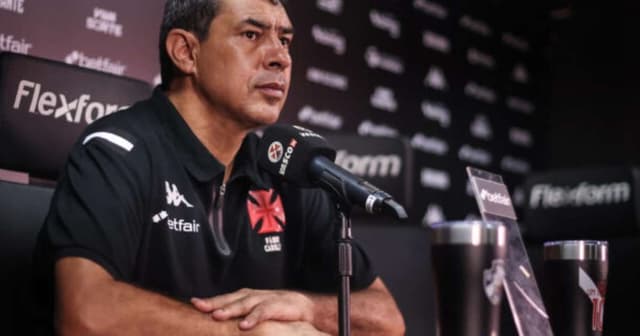 Carille elogia Coutinho após golaço com o Vasco