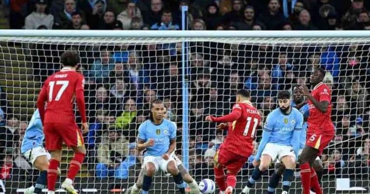 Liverpool vence Manchester City e lidera Premier League