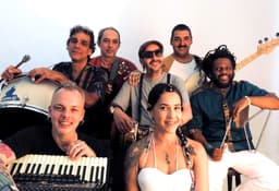 A banda Raiz do Sana se apresenta no Festival de Inverno de Nova Friburgo. Reprodução: Globo