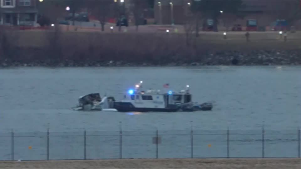 Helicóptero confunde luz brilhante com avião em Washington