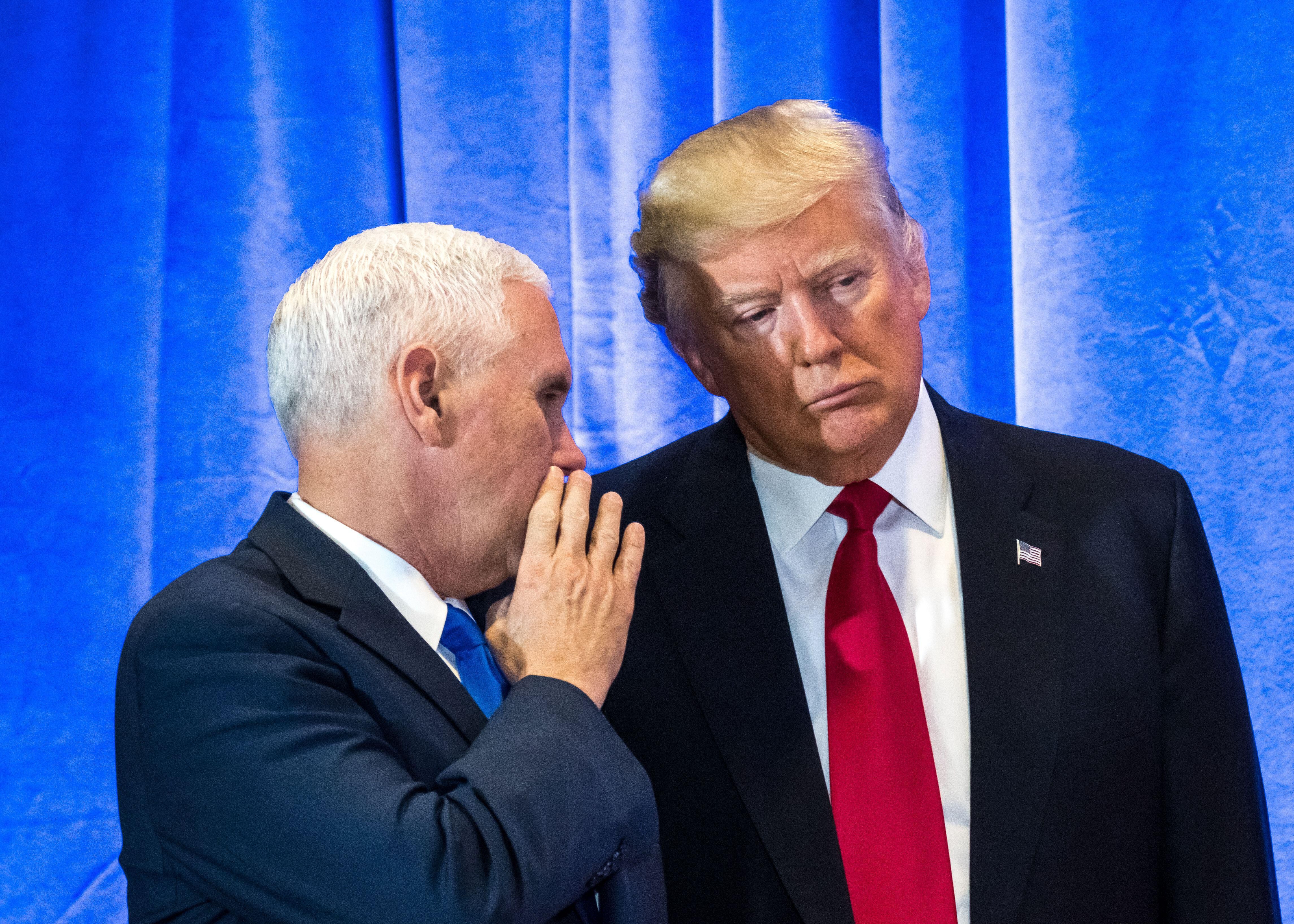 [Mike Pence dá resposta durante coletiva de imprensa]. Reprodução: Elpais