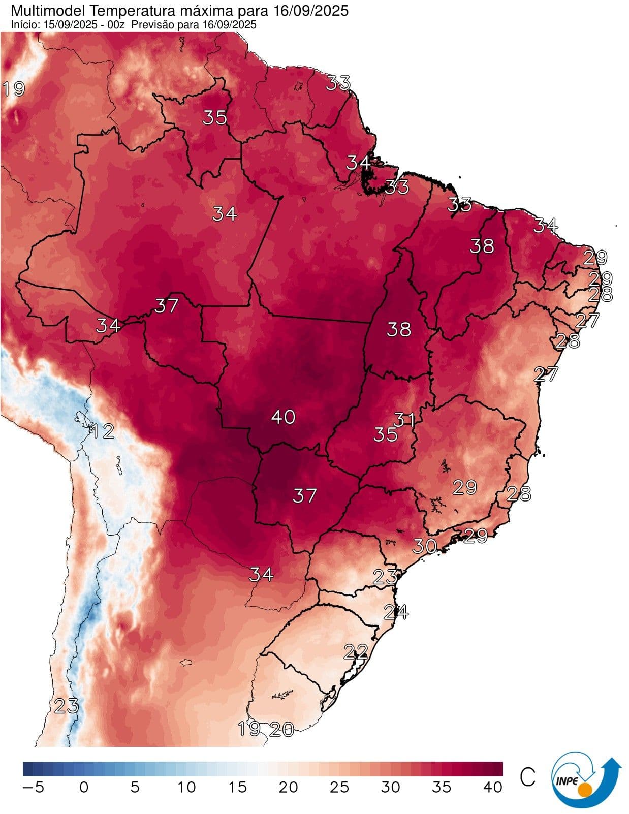 Banistas curtem calor extremo na Praia do Flamengo, RJ, durante onda de calor que pode chegar a 40°C. Legenda da imagem. Reprodução: Globo