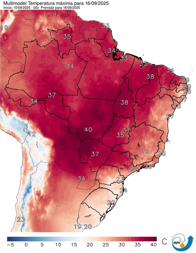 Banistas curtem calor extremo na Praia do Flamengo, RJ, durante onda de calor que pode chegar a 40°C. Legenda da imagem. Reprodução: Globo