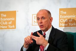 Austan Goolsbee discute as taxas de juros e a inflação no Aspen Ideas Festival. Reprodução: Reuters