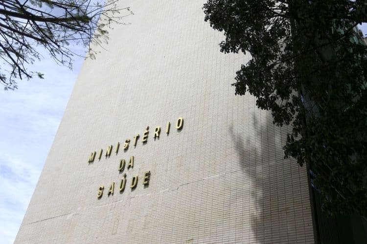 Ex-ministros comentam mudança no Ministério da Saúde