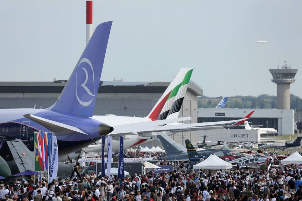 Exibição de aeronaves no Salão Aeronáutico de Paris 2025. Reprodução: Business Insider