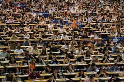 Parlamentares discutem projeto para unificar funcionários de categoria A em um único grupo.. Reprodução: Elpais