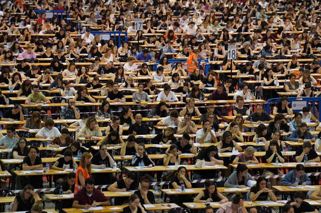 Parlamentares discutem projeto para unificar funcionários de categoria A em um único grupo.. Reprodução: Elpais