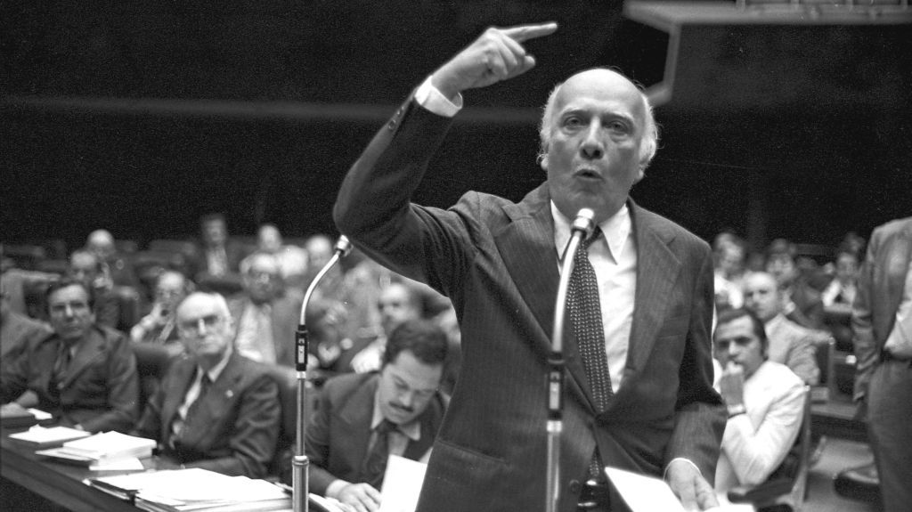 Hugo Motta cita Ulysses Guimarães em discurso de posse