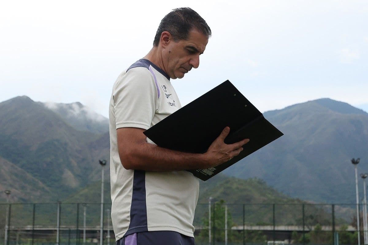 Time alvinegro busca vitória na Venezuela para manter suas chances de classificação. Reprodução: O Globo