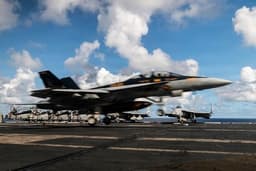 Câmara dos EUA aprova orçamento de defesa de 900 bilhões de dólares.. Reprodução: Elpais