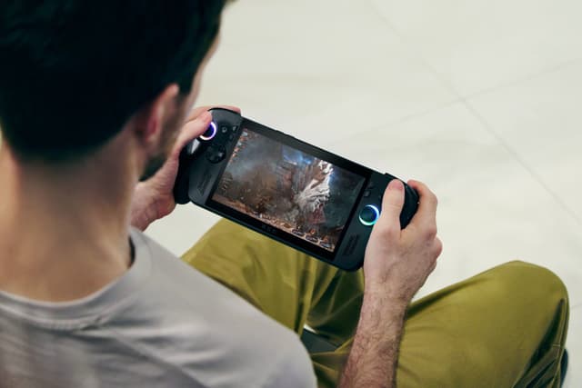 Lançamento do Asus ROG Xbox Ally e Xbox Ally X anima gamers que aguardam a pré-venda. Reprodução: Gizmodo