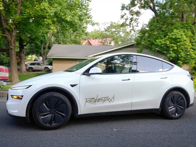 Frota de robotáxis da Tesla em Austin deve quase dobrar no próximo mês, diz Musk, após críticas dos fãs.. Reprodução: Business Insider