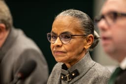 Ministra Marina Silva se defende de ataques de deputados bolsonaristas durante sessão na Câmara dos Deputados. Reprodução: Globo