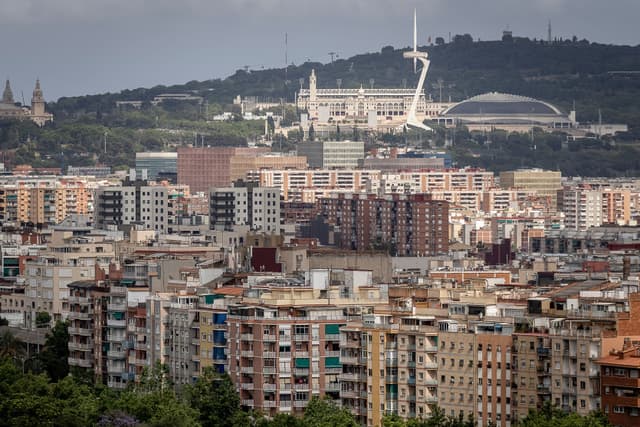 Crescimento da construção de habitações nas cidades vizinhas de Barcelona, como Sabadell e Terrassa. Reprodução: El País
