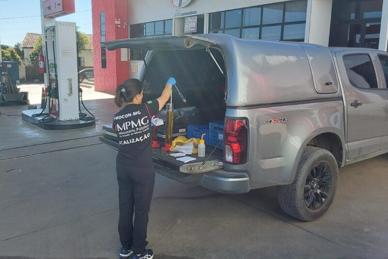 Procon autua 13 postos de combustíveis por irregularidades em MG