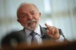 Lula afirma que só ligará para Trump se houver disposição real para diálogo sobre tarifas. Reprodução: Reuters