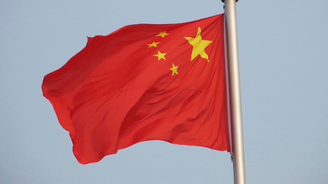 Bandeira da China simboliza controle estatal sobre a internet e recente desconexão global. Reprodução: Tecnoblog