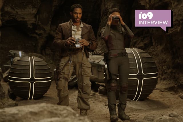 Pritcher discute a crise galáctica em entrevista sobre a terceira temporada. Reprodução: Gizmodo