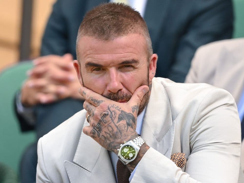 David Beckham exibe um relógio Tudor personalizado durante sua visita a Wimbledon 2025. Reprodução: Business Insider
