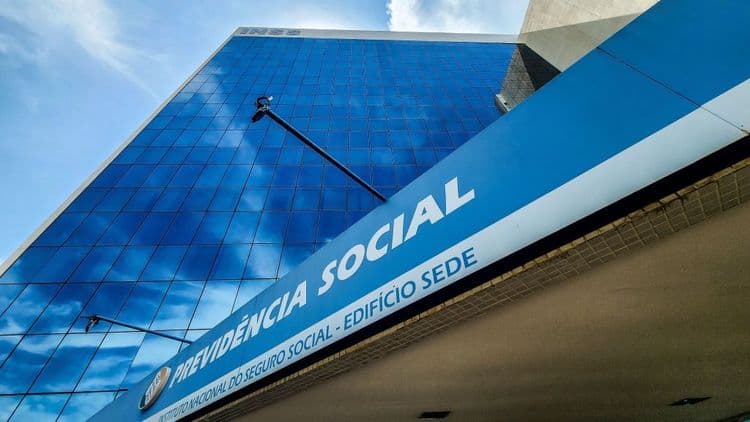 Reunião busca resolver situação financeira de aposentados e pensionistas. Reprodução: CNN Brasil
