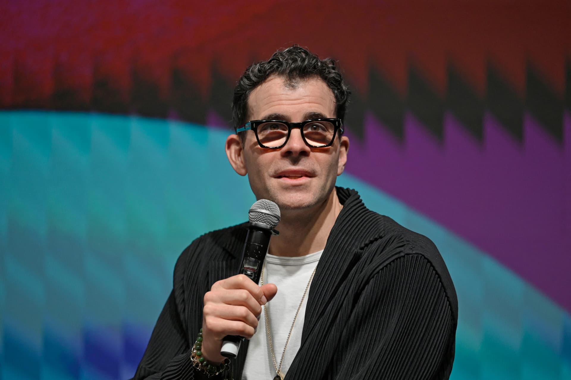 Adam Mosseri anuncia novas atualizações no Instagram, permitindo postagens silenciosas e reorganização de conteúdos. Reprodução: Business Insider