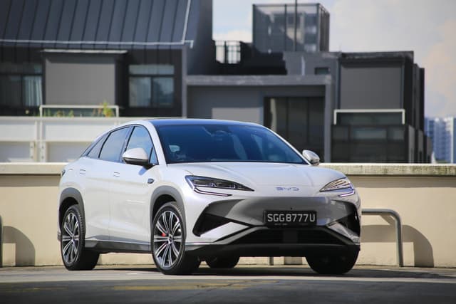 O BYD Sealion 7, SUV que acelera mais rápido que um Porsche Cayenne Coupe S, é testado em Singapura. Reprodução: Azfar Hashim