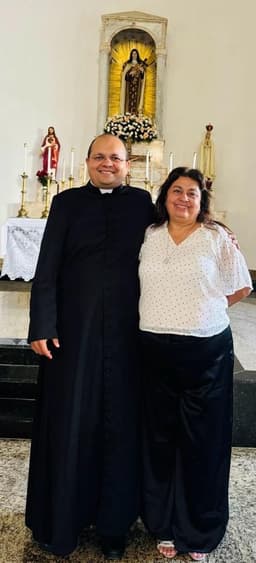 Relatos emocionantes de mães de padres sobre fé e orgulho no Dia das Mães. Reprodução: Lucas Roberto