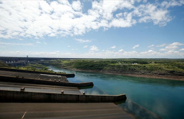 Decreto de Lula impede reajuste na tarifa da Itaipu