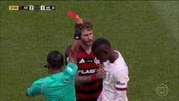 Nicolas Jackson é expulso em partida contra o Flamengo, após apenas quatro minutos em campo. Reprodução: Globo