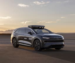 Uber, Lucid e Nuro anunciam parceria para lançamento de 20 mil robôs táxis a partir de 2026. Reprodução: El País