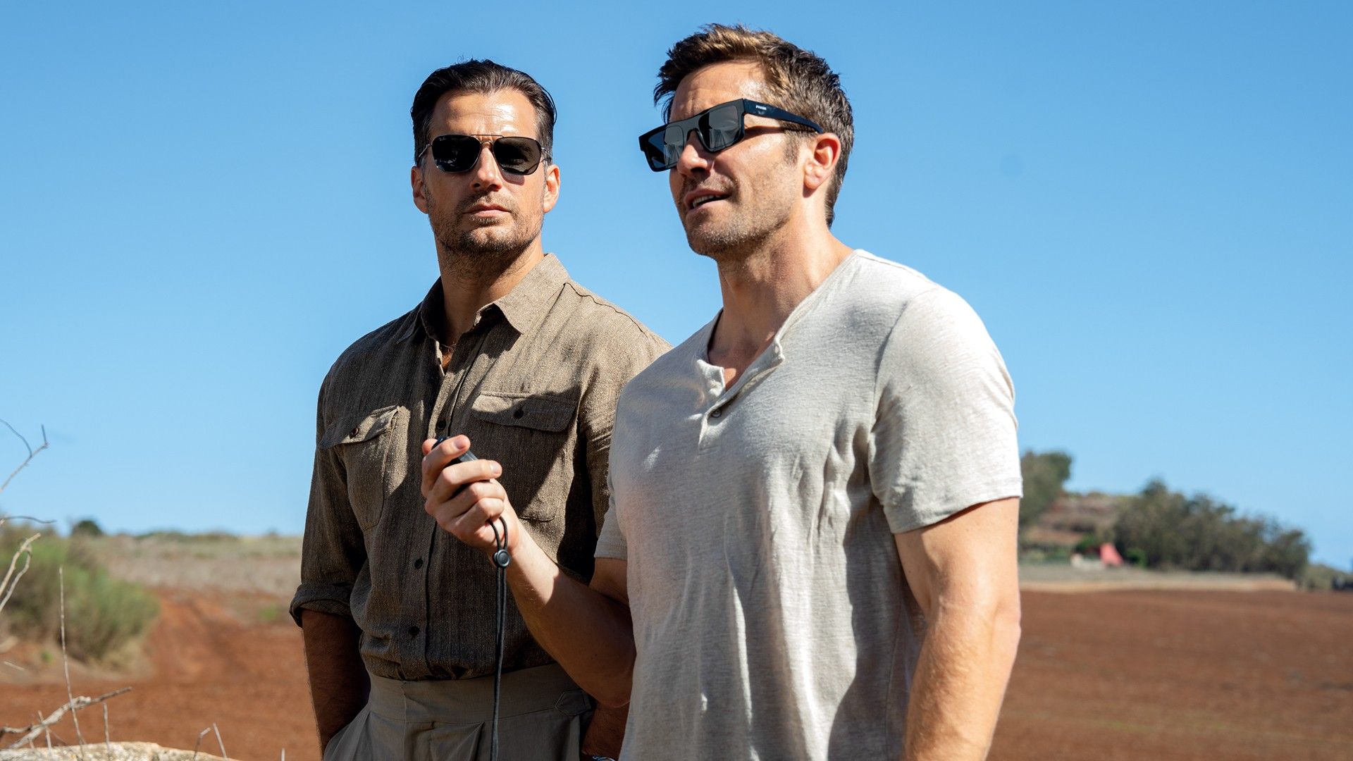 Jake Gyllenhaal e Henry Cavill estrelam em nova ação explosiva