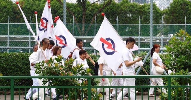 Richard Han, 68, votando em Singapore, preocupado com gastos e futuro do filho. Legenda da imagem. Reprodução: Reuters