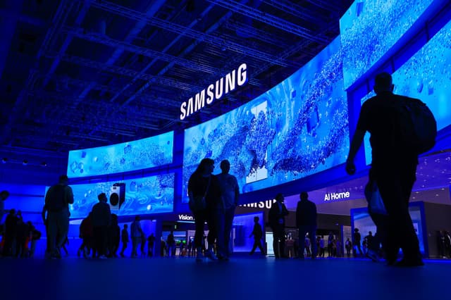 Samsung revelará smartphone dobrável trifold durante a cúpula da APEC, na Coreia. Legenda da imagem. Reprodução: Retorno do item 11