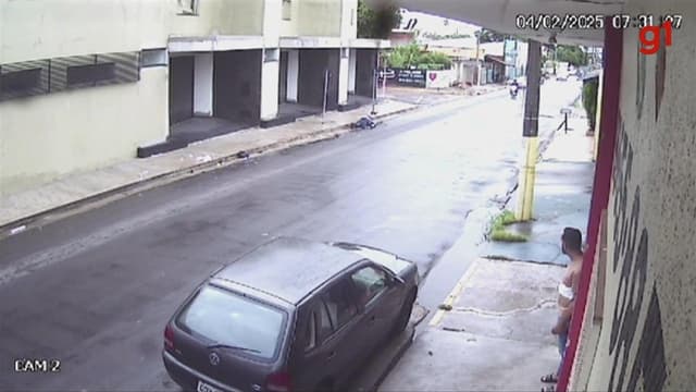 Motociclista ferida após colisão com dois carros em Birigui
