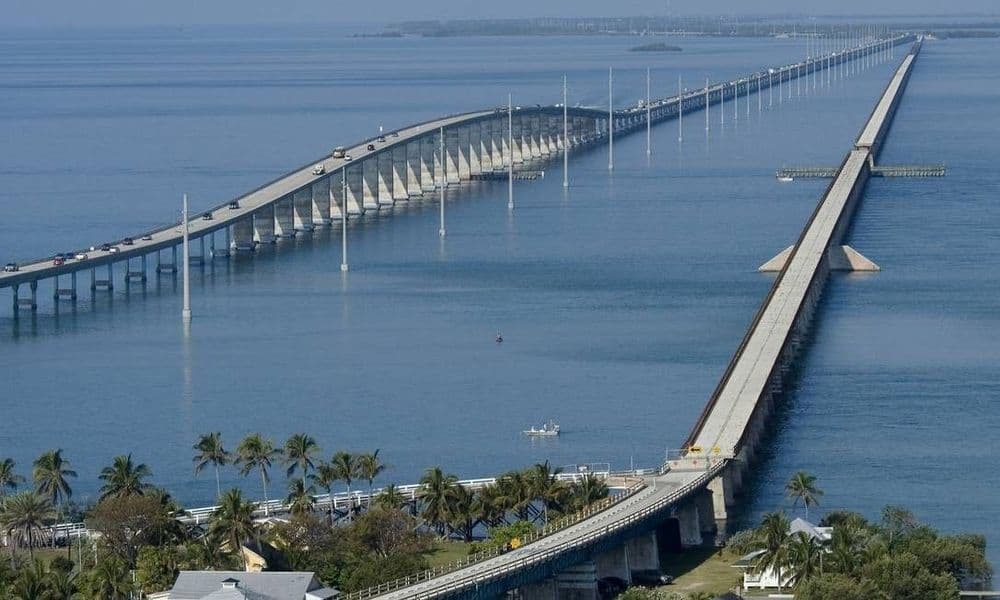 Overseas Highway conecta as ilhas de Flórida Keys, proporcionando vistas deslumbrantes do Golfo e do Atlântico. Reprodução: O Globo