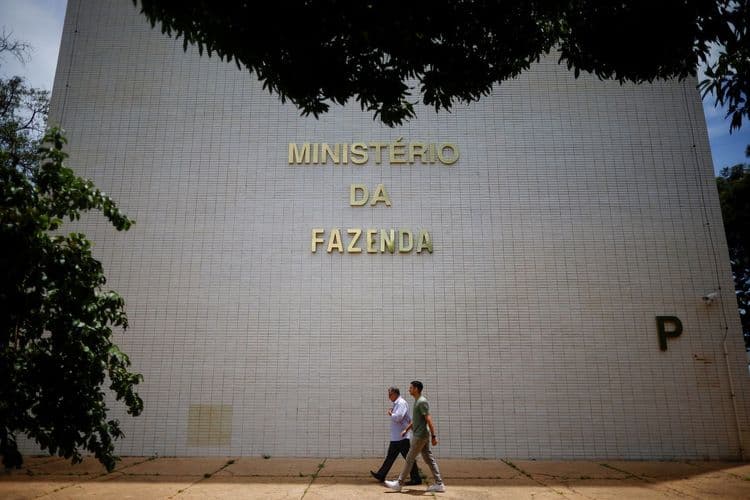 Ministério da Fazenda reduz projeção do PIB para 2025
