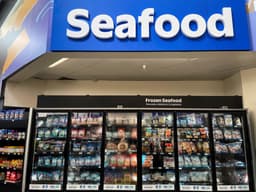 FDA alerta sobre contaminação de camarões congelados da marca Great Value vendidos no Walmart. Reprodução: Siddharth Cavale/REUTERS