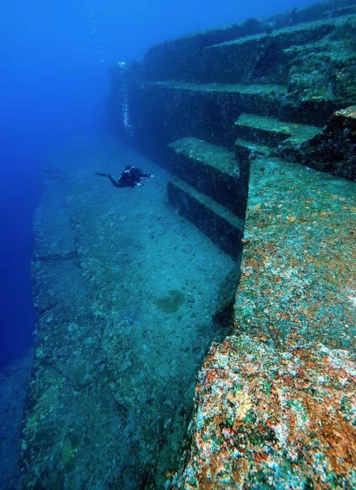 Grupo de arqueólogos descobre construção milenar na costa do Japão. Reprodução: Globo