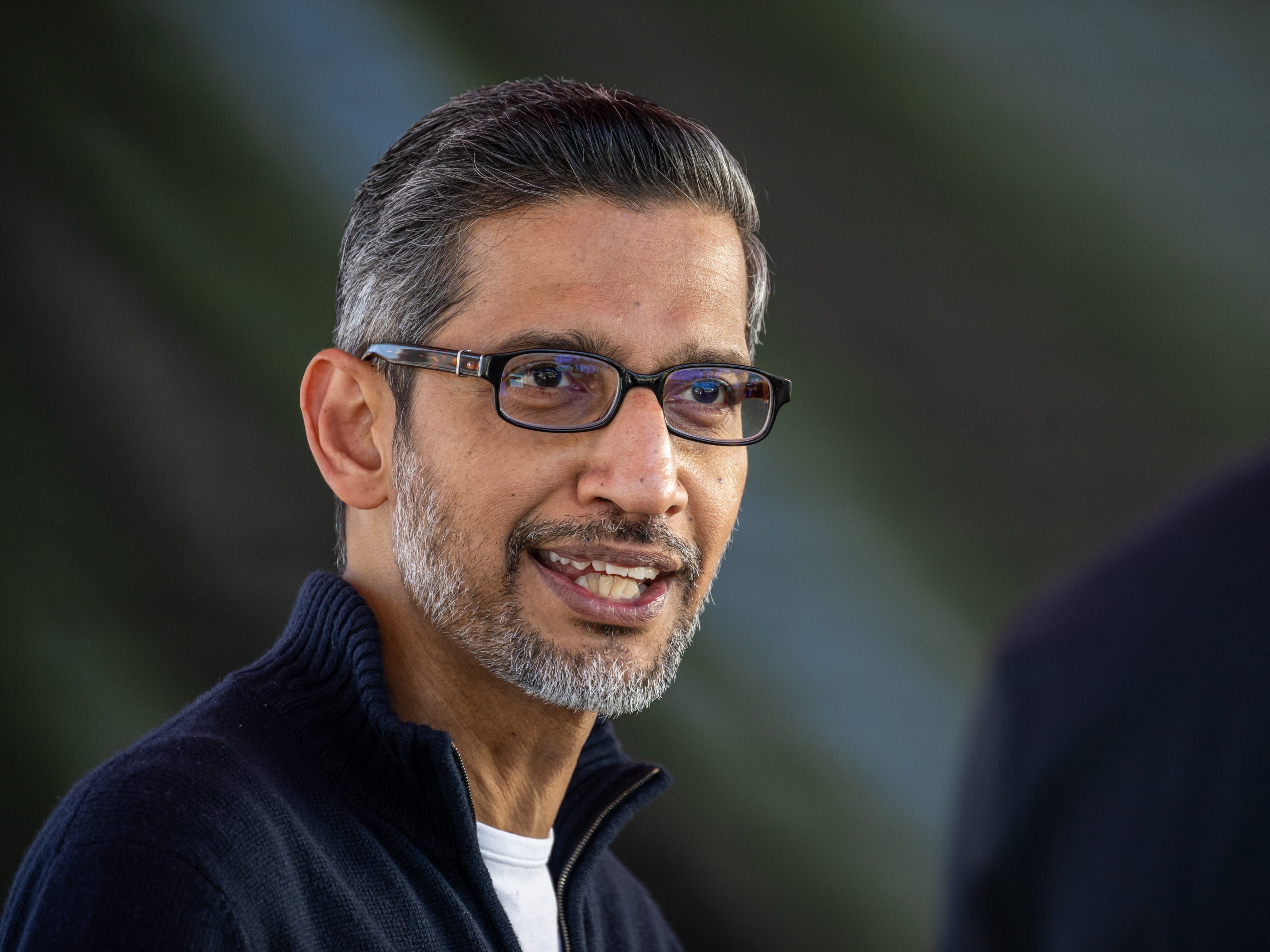 Sundar Pichai, CEO do Google, fala sobre o impacto da IA e as vaias de graduados