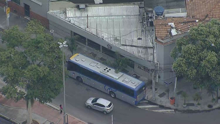 Sequestro de ônibus na Avenida Brasil termina em prisão
